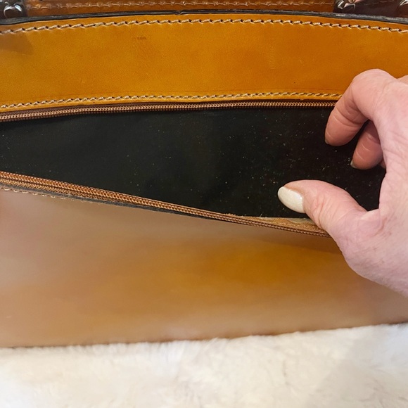 Presaman New York Leather Briefcase - Picture 6 of 8